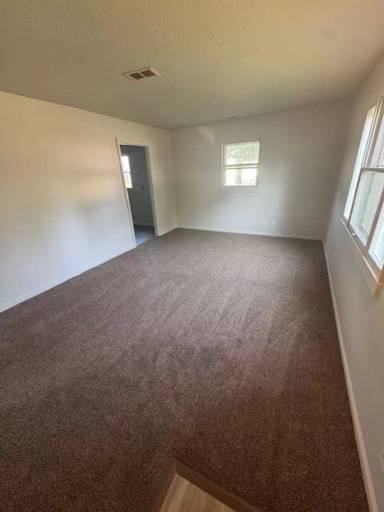 Main picture of 5135 Oliver St