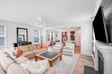 Main picture of 1613 N McDowell St