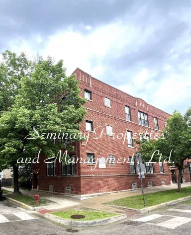 Main picture of 1052 W Roscoe St