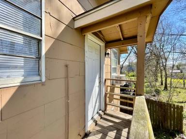 Main picture of 943 Essex St