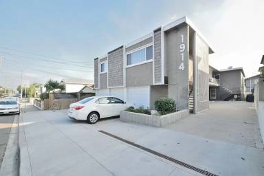 Main picture of 1914 Vanderbilt Ln