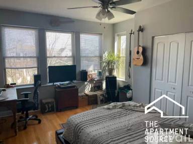Main picture of 2956 N Washtenaw Ave