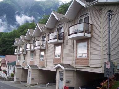 Main picture of 187 Gastineau Ave