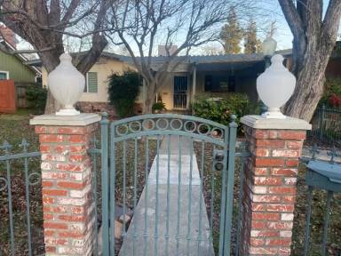 Main picture of 916 S Giddings St