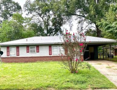 Main picture of 3200 Daffodil St
