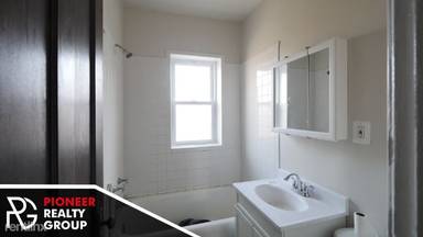 Main picture of 3815-23 N Greenview Ave