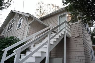 Main picture of 7 Luna Ln