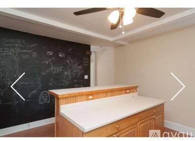 Main picture of 1003 N Randolph St