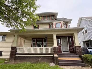 Main picture of 3221 S Harrison St