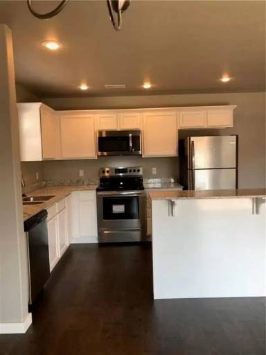 Main picture of 2802 W Blackstone Xing