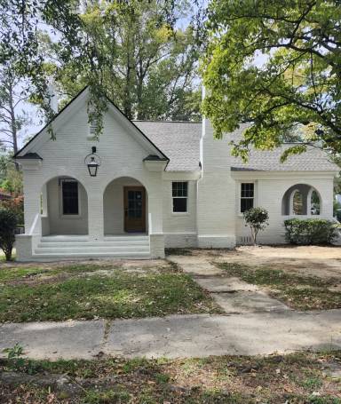 Main picture of 301 S Woodrow St