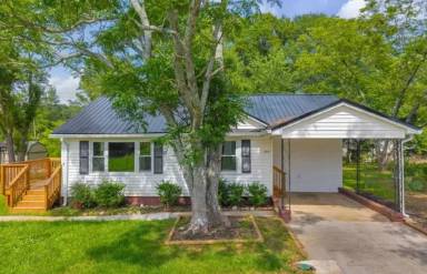 Main picture of 266 Randall St