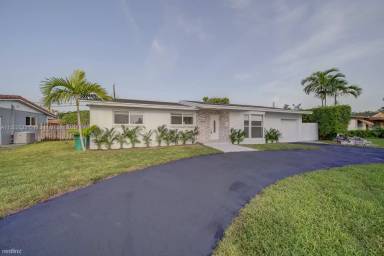 Main picture of 5840 SW 89th Ct