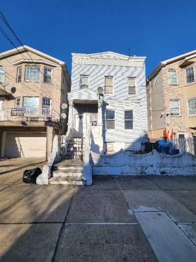 Main picture of 72 Van Nostrand Ave