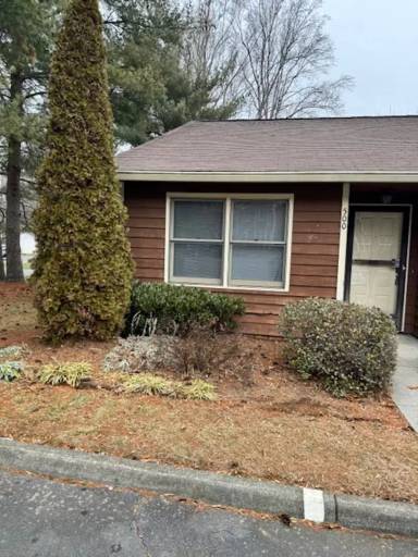 Main picture of 500 Rock Cliff Ct