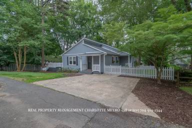 Main picture of 1059 Woodlake Ln