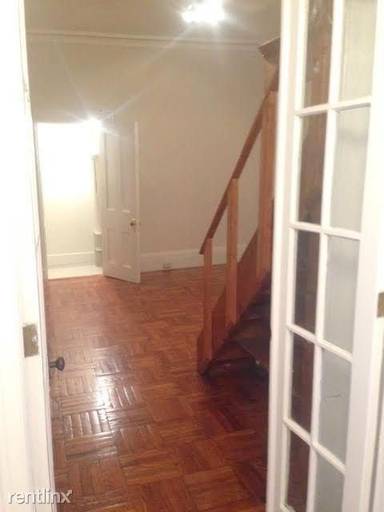 Main picture of 33 W 8th St