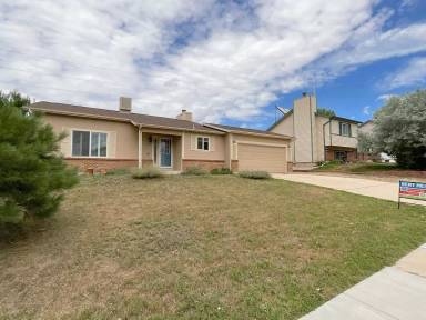Main picture of 2110 Whitehorn Dr N