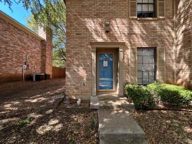 Main picture of 7318 Kingswood Cir