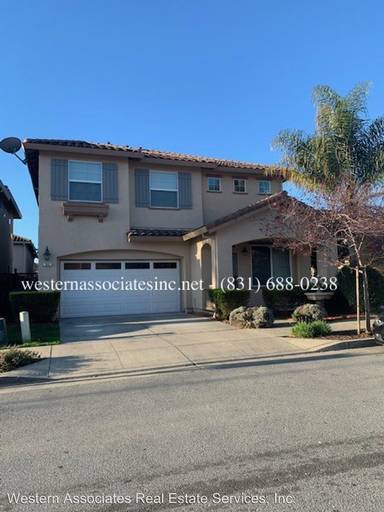 Main picture of 545 Manzana St