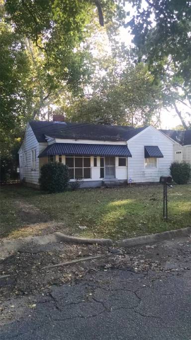 Main picture of 2618 Plum St