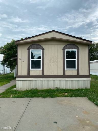 Main picture of 1015 S 75th Ter