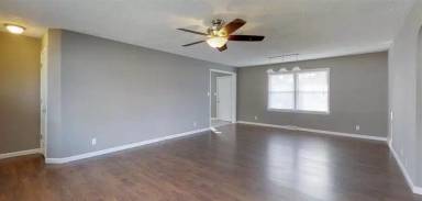 Main picture of 907 S Adelaide St