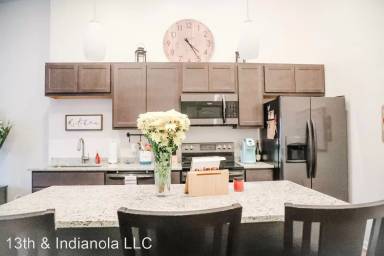 Main picture of 422 E 11th Ave