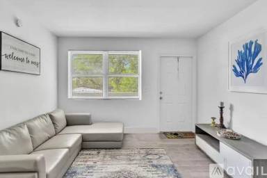 Main picture of 801 SW 15th Ave