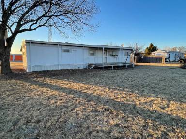 Main picture of 130 Baize Rd