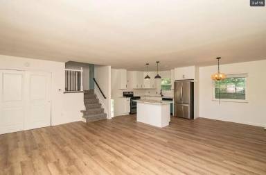 Main picture of 301 Charingcross Ct