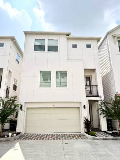 Main picture of 8307 Brecha Ln