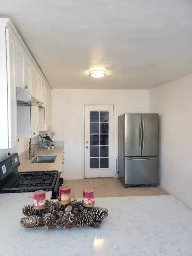 Main picture of 1365 Holly Ave