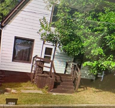 Main picture of 2021 S Stanley St