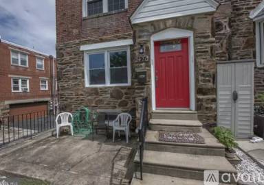 Main picture of 2420 Cedar Ln