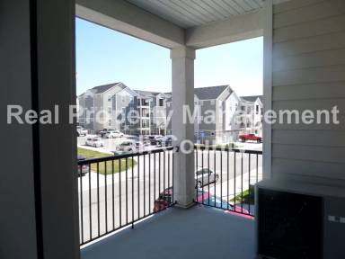 Main picture of 1831 W Newcastle Ln