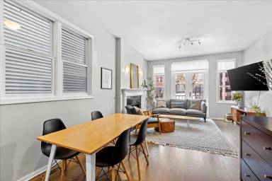 Main picture of 2913 N Damen Ave