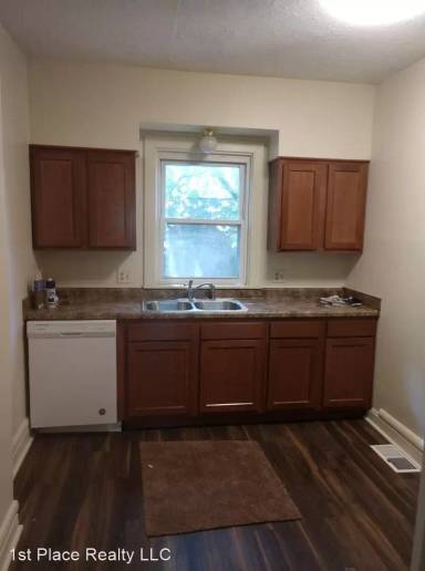 Main picture of 239 Clinton St