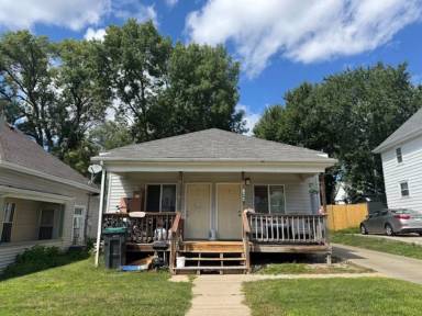 Main picture of 822 W 8th St