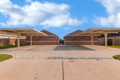 Main picture of 1013 W La Pointe Ave