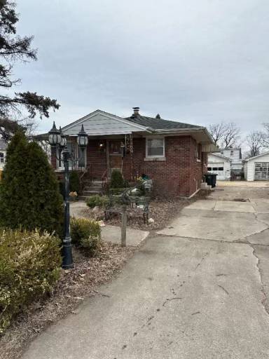 Main picture of 265 N Wisconsin St