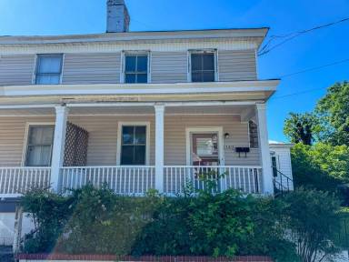 Main picture of 3213 Main St