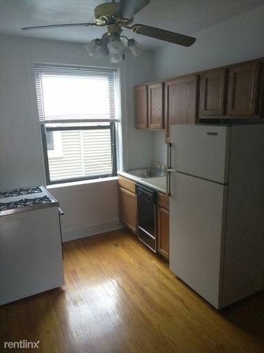 Main picture of 1909 W Larchmont Ave