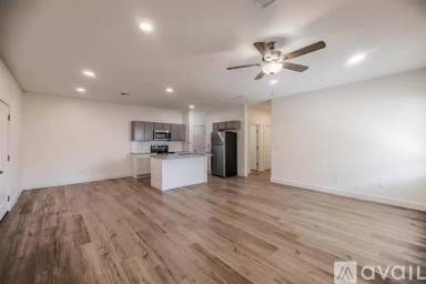 Main picture of 5746 Bristol St