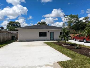 Main picture of 1463 SW 29th Ave