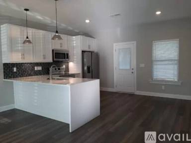 Main picture of 555 Gresham Ln