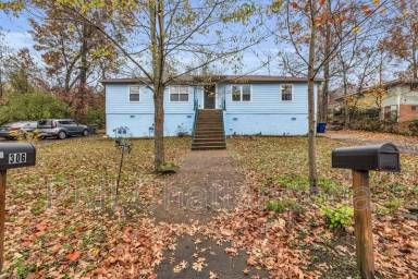 Main picture of 304 Glenwood Cir