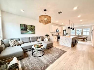Main picture of 806 S Grable Cir