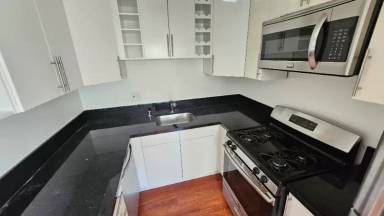 Main picture of 933 S Gramercy Dr