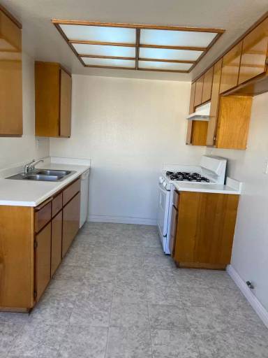 Main picture of 770 W Summerland Ave